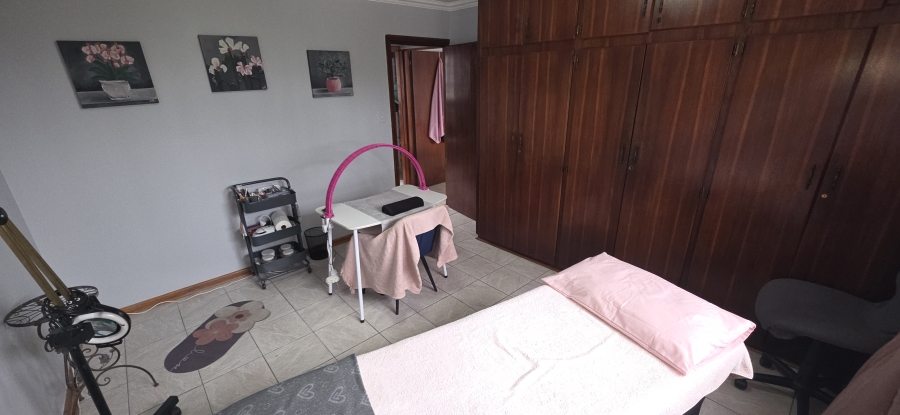 6 Bedroom Property for Sale in Dana Bay Western Cape